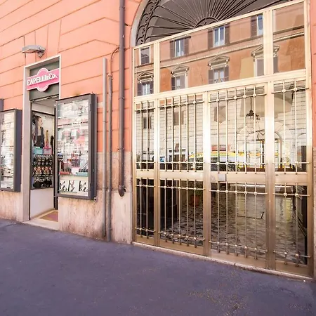 Apartment Apartment Very Close To S Peter Square, Few Minutes Walk To Metro A Rom