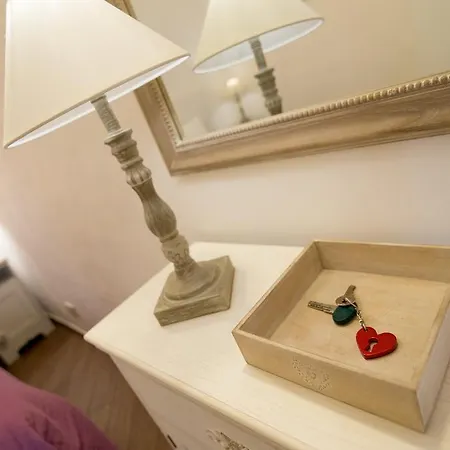 Apartment Apartment Very Close To S Peter Square, Few Minutes Walk To Metro A *