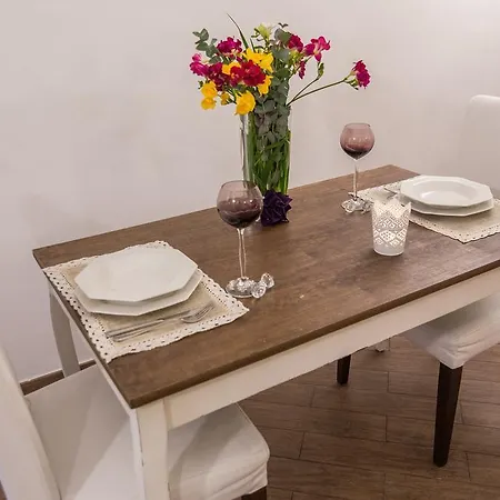 Apartment Very Close To S Peter Square, Few Minutes Walk To Metro A Apartment *