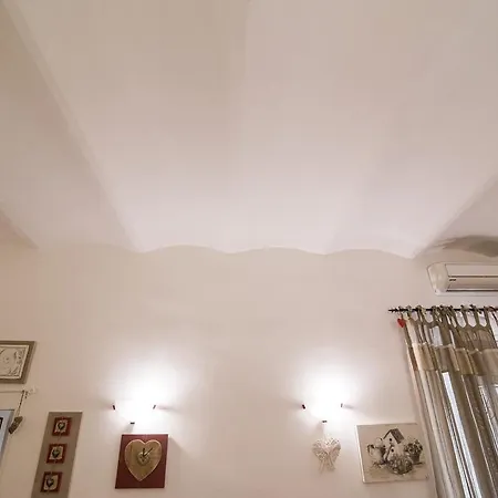 Apartment Apartment Very Close To S Peter Square, Few Minutes Walk To Metro A *