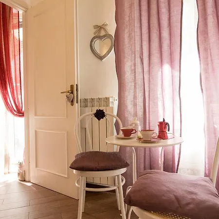 Very Close To S Peter Square, Few Minutes Walk To Metro A Apartamento *