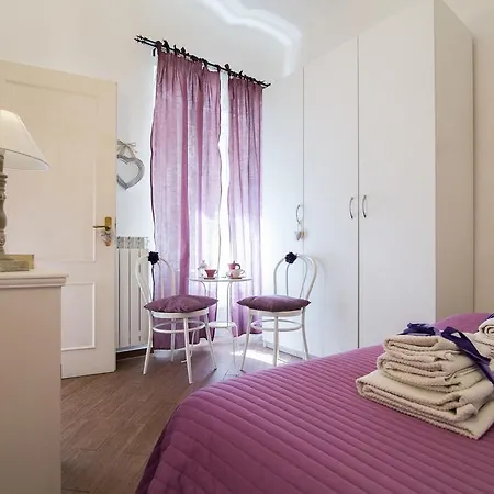 Very Close To S Peter Square, Few Minutes Walk To Metro A Apartamento